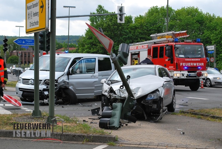 FW-MK: Verkehrsunfall mit zwei Verletzten