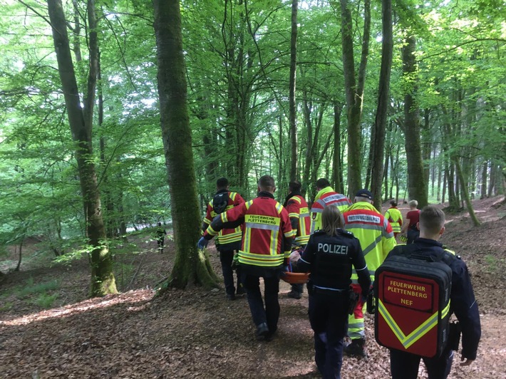 FW-PL: Feuerwehr rettet verunfallten Mountainbiker aus Singletrail