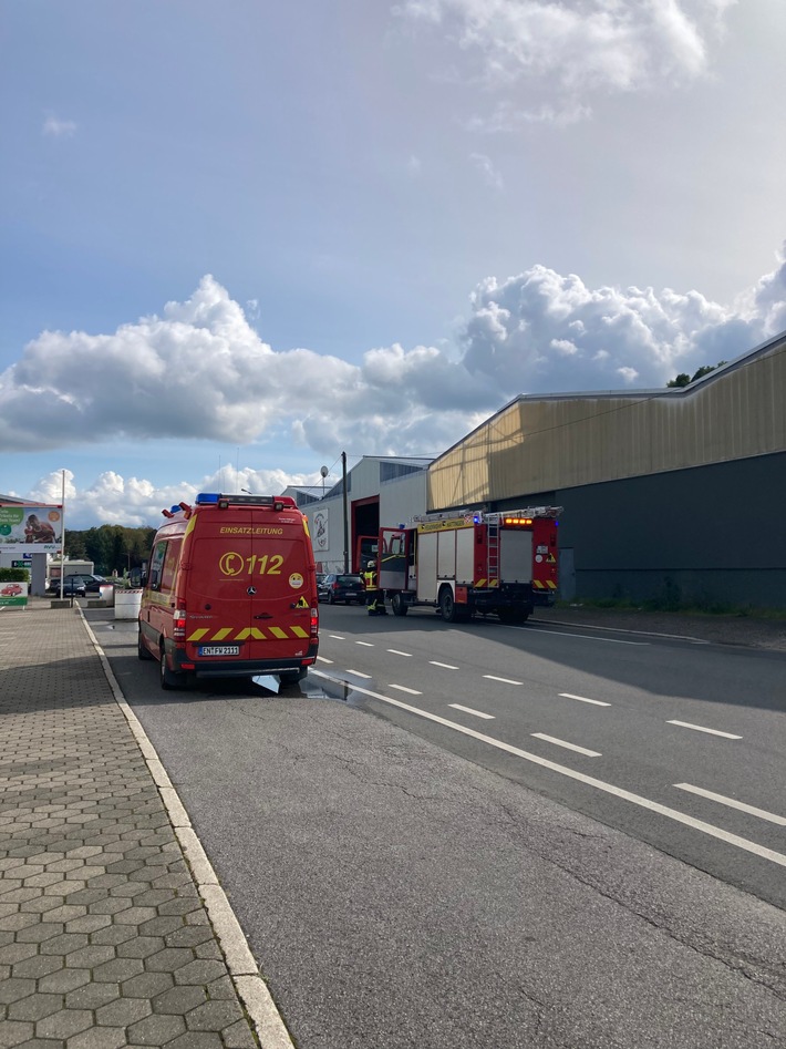 FW-EN: Gemeldeter Brand einer Lagerhalle