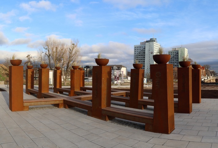 Am 17. Dezember 2024 wurde das Denkmal für das Magdeburger Recht in Magdeburg feierlich eigeweiht. Es ist nur ein Teil einer lebendigen Geschichtskultur zum Magdeburger Recht in der Landeshaupt Sachsen-Anhalts. / Weiterer Text über ots und www.presseportal.de/nr/159729 / Die Verwendung dieses Bildes für redaktionelle Zwecke ist unter Beachtung aller mitgeteilten Nutzungsbedingungen zulässig und dann auch honorarfrei. Veröffentlichung ausschließlich mit Bildrechte-Hinweis.