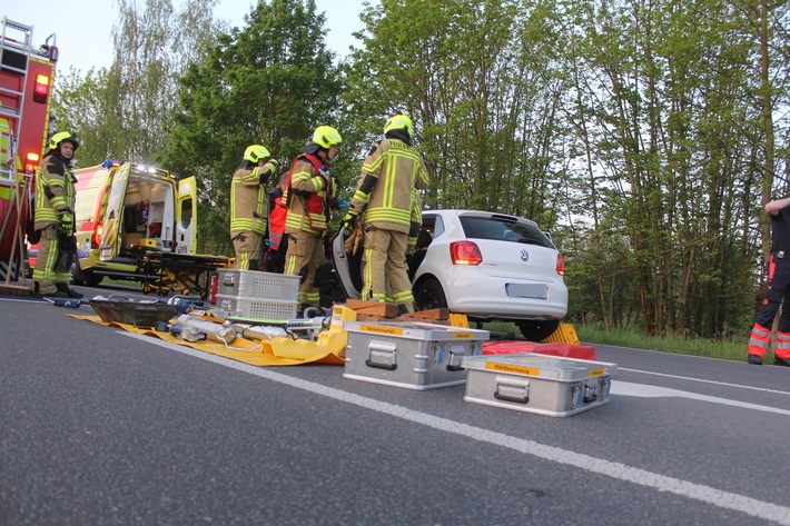 FW LK Leipzig: Schwerer Verkehrsunfall in Markranstädt