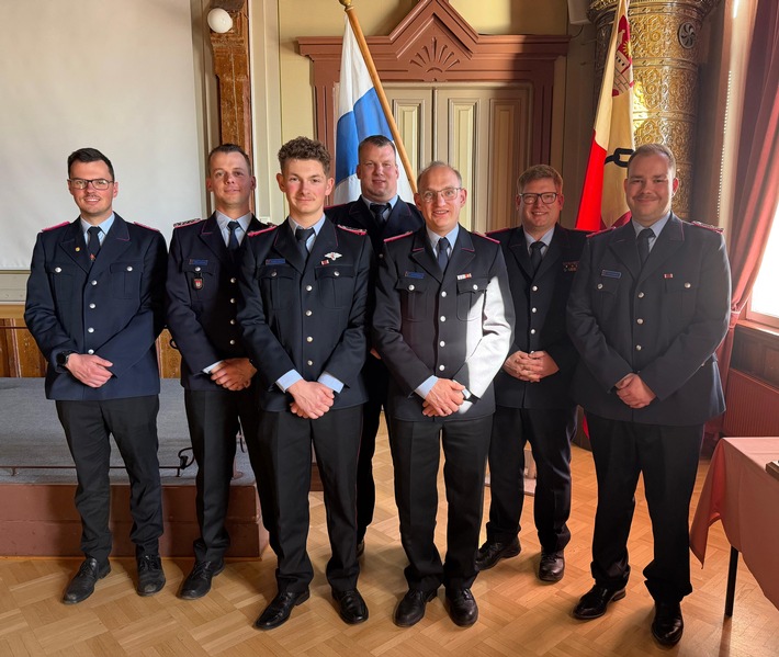 FW Celle: Ortsfeuerwehren Altenhagen und Groß Hehlen nahmen am Traditionstag der Feuerwehr Hämeenlinna in Finnland teil - Sarah und Sven Jacobi ausgezeichnet