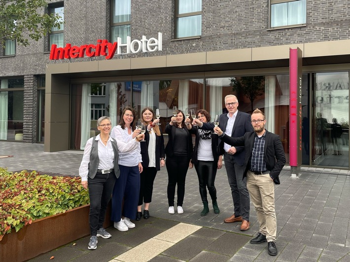 Pressemitteilung: "Modern und Design-orientiert: IntercityHotel Herford offiziell eröffnet"