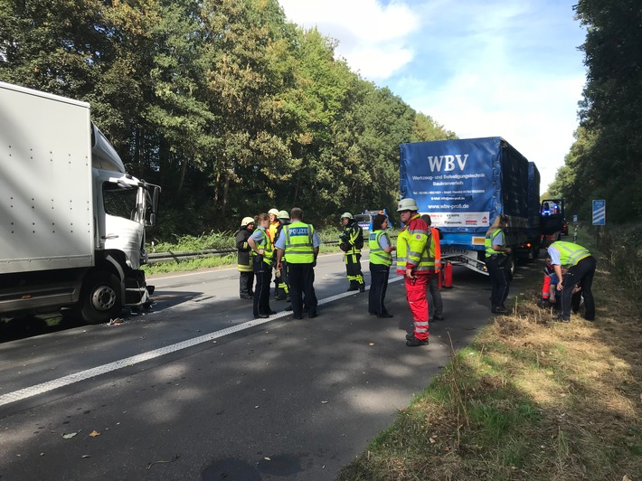 FW-BO: Auffahrunfall mit zwei LKW auf der A-43 vor der Ausfahrt Gerthe in Fahrtrichtung Münster am Dienstag-Vormittag.