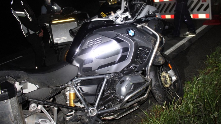 POL-OE: 48-jähriger Motorradfahrer bei Alleinunfall verletzt