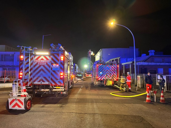 FW-E: Feuer in leerstehendem Gebäude an der Maxstraße - Brandgeruch sorgt für weiteren Einsatz