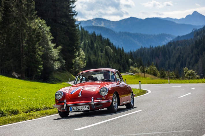 Mit dem &quot;rollenden Museum&quot; durchs malerische Chiemgau und Tirol: Die ADAC Europa Classic 2023