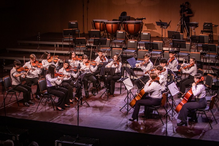 Erste Auslandsreise der jugendlichen Musiker der Philharmonischen Akademie Musicarium aus Brasilien / Gratiskonzerte am 26., 28. und 29. September 2024 in La-Chaux-de-Fonds, Genf und Bern