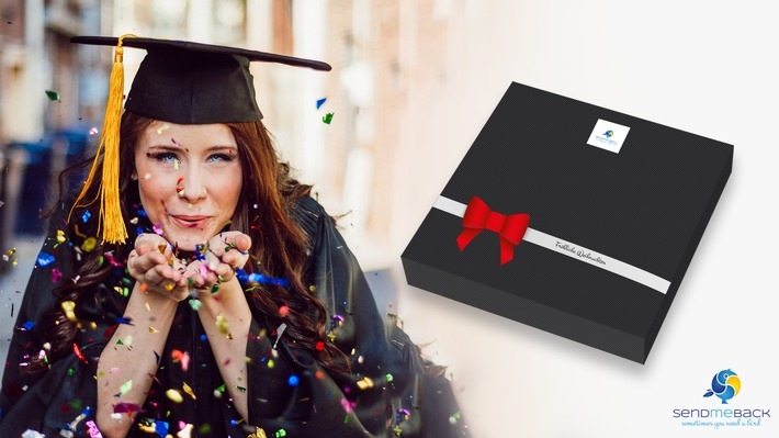 Volle Abiball-Kassen: sendmeback unterstützt Schüler:innen / Bremer Start-Up spendet einen Teil seiner Produkteinnahmen / sendmeback unterstützt mit den Einnahmen aus dem Verkauf ihrer Christmas Edition Schüler:innen bei der Finanzierung ihres Abiballs / Weiterer Text über ots und www.presseportal.de/nr/150822 / Die Verwendung dieses Bildes ist für redaktionelle Zwecke honorarfrei. Veröffentlichung bitte unter Quellenangabe: "obs/sendmeback GmbH"