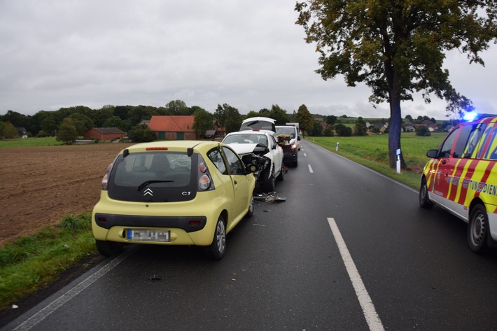 POL-HF: Schwerer Verkehrsunfall mit Verletzten -
Junger Fahrer gerät auf Gegenfahrbahn