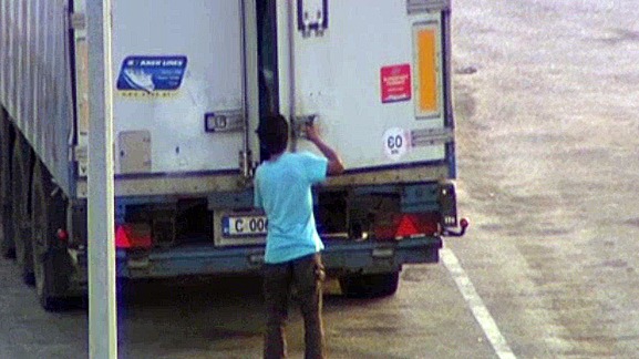 "Flucht unterm LKW": "ZDFzoom" über Europas Streit um die Asylpolitik (FOTO)