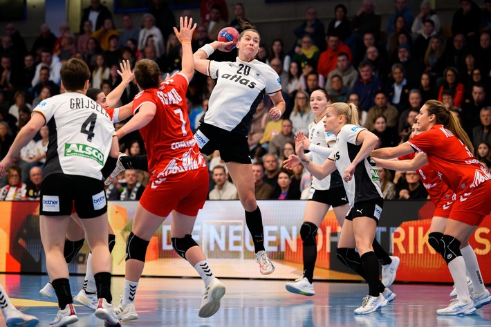 ProSiebenSat.1 startet "Weltmeisterinnen"-Kampagne. Deutsche Handball-Nationalmannschaft der Frauen am Sonntag, 8. März, live auf ProSieben MAXX