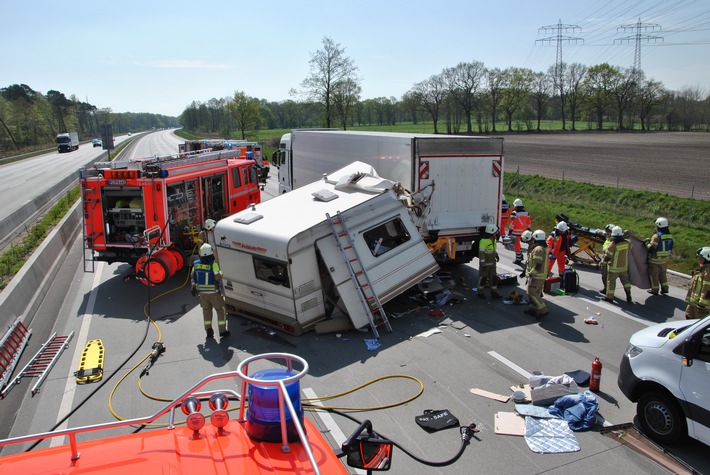 FW-PI: Quickborn: Schwerer Verkehrsunfall auf der BAB 7 fordert vier Verletzte