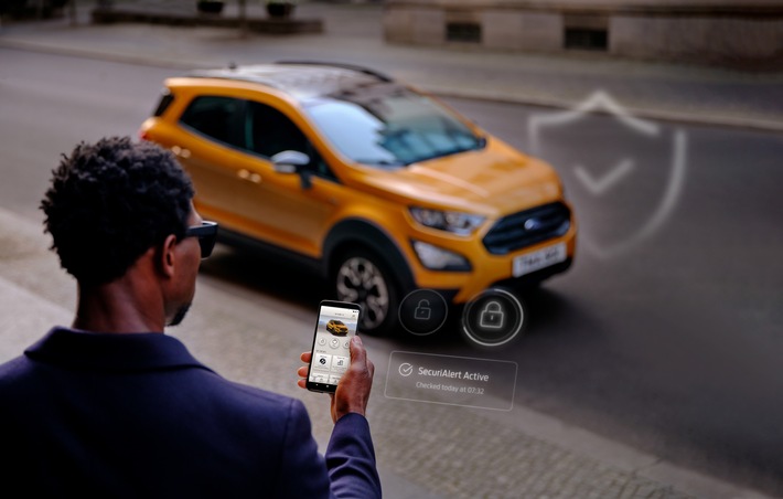SecuriAlert ist ein mit dem Smartphone des Fahrzeughalters verbundenes Sicherheitssystem, das nun erstmals für Ford-Pkw erhältlich ist, nachdem es bereits seit Jahresbeginn für Ford-Nutzfahrzeuge verfügbar ist. Nach der Aktivierung sendet SecuriAlert eine Benachrichtigung an das Smartphone des Fahrzeughalters, sobald das System einen ungewöhnlichen Vorgang identifiziert, etwa versuchtes Öffnen der Fahrzeugtüren. Dies bietet Kunden auch dann ein gutes Gefühl von Sicherheit, wenn das Auto außer Sicht- oder Hörweite geparkt wurde. / Weiterer Text über ots und www.presseportal.de/nr/6955 / Die Verwendung dieses Bildes ist für redaktionelle Zwecke unter Beachtung ggf. genannter Nutzungsbedingungen honorarfrei. Veröffentlichung bitte mit Bildrechte-Hinweis. fordpass-ecosport-securialert.jpg