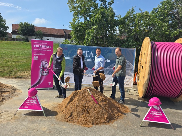 Spatenstich: Telekom startet Glasfaserausbau im Oberviechtacher Land