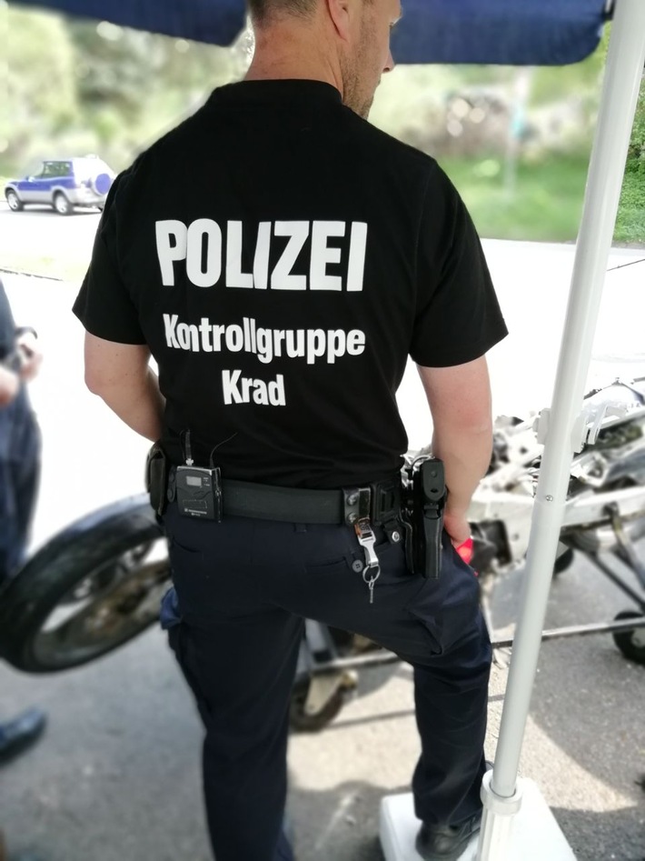 POL-HOL: Bodenwerder, L 580 - "Rühler Schweiz"

Motorrad-Kontrolle zum Saisonauftakt