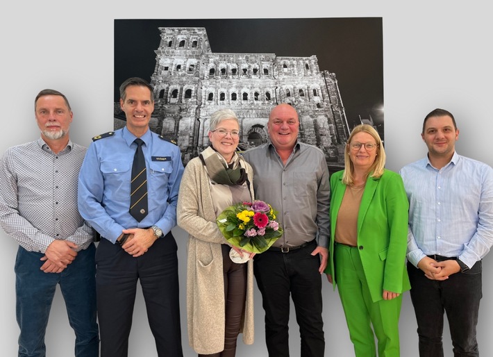 POL-PPTR: Zwei Polizeibeamte in den Ruhestand verabschiedet