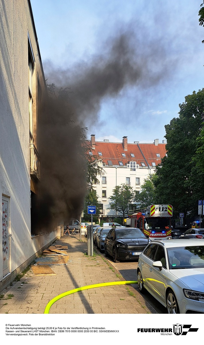 FW-M: Brandmeldeanlage detektiert Feuer in Turnhalle (Lehel)