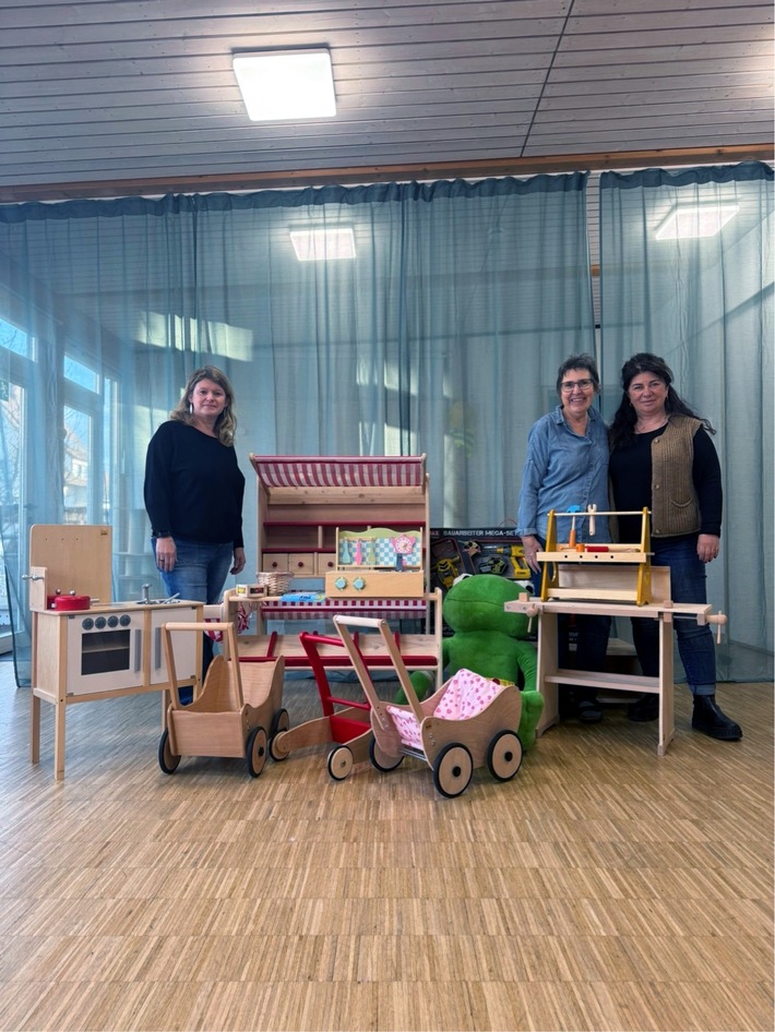 Presse-Information: Kita-Kinder freuen sich über neue Spielsachen