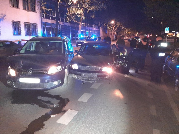BPOLD-B: Nach Tankbetrug geflüchtet - Zivilfahrzeug der Bundespolizei gerammt