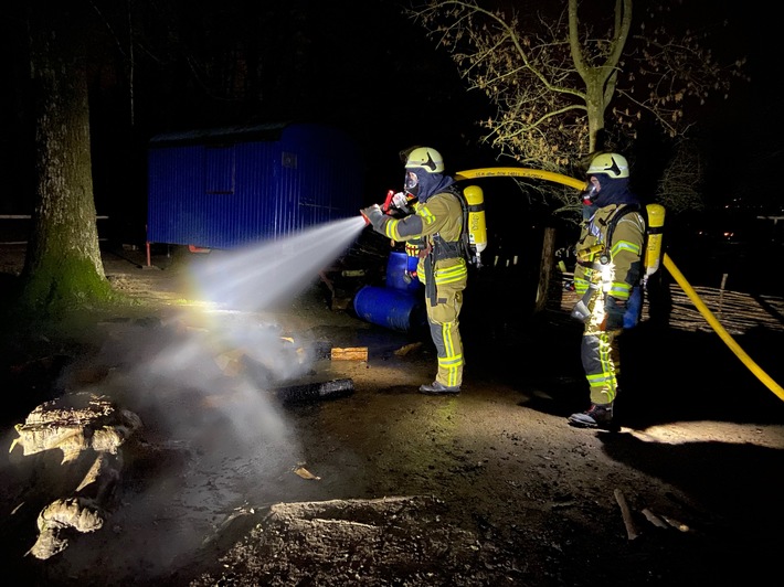 FW Lage: Feuer 1 / Brand im Stadtwald - 8.1.2022 - 21:20 Uhr