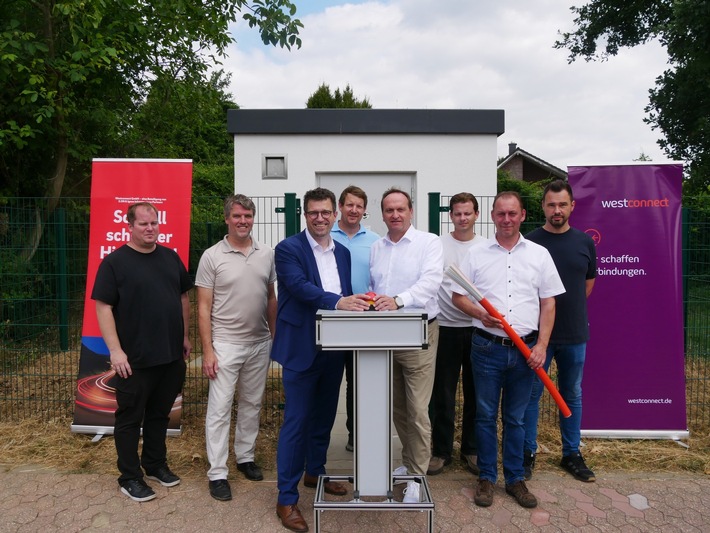 Stadt Nettetal und Westconnect nehmen Glasfasernetz in Betrieb