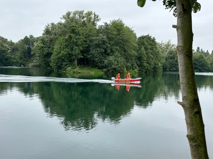 FW Alpen: Feuerwehr befreit kleinen Schwan aus einer Angelschnur