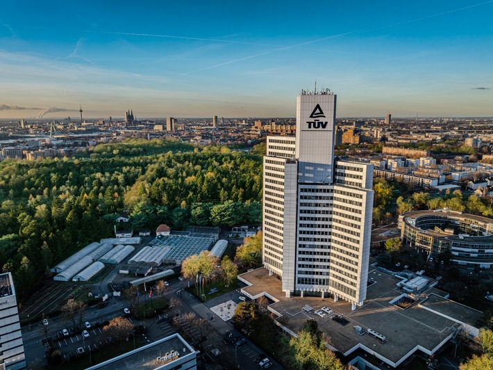 TÜV Rheinland ausgezeichnet: Ludwig-Erhard-Preis in Gold