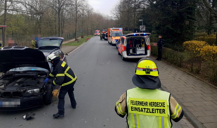 FW-EN: Verkehrsunfall mit drei verletzten Personen auf dem Kirchender Dorfweg