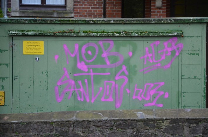POL-HF: Sachbeschädigung durch Farbschmierereien - Unbekannte sprühen eine Vielzahl von Graffitis