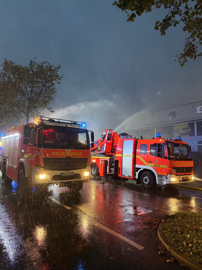 FW-MH: Erste Folgemeldung zum Großbrand an der Kölner Straße