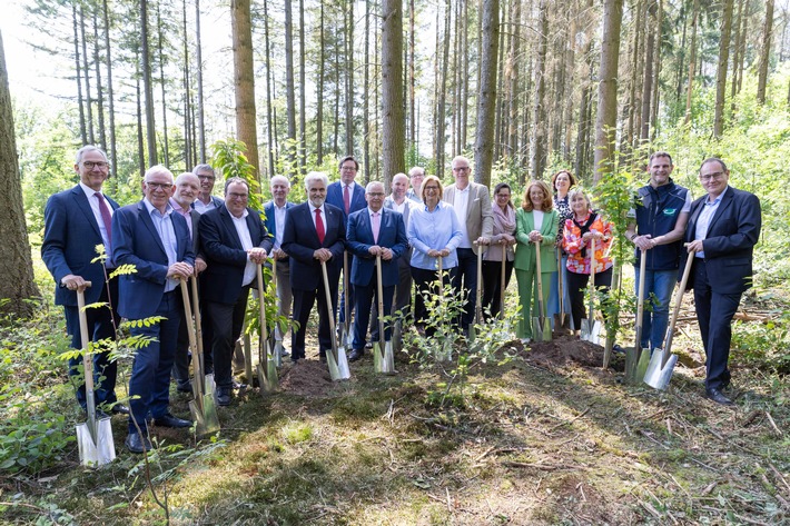 Einheitsbuddeln2025 / Aufruf an alle Bürgerinnen und Bürger zu Baumpflanzungen am Tag der Deutschen Einheit