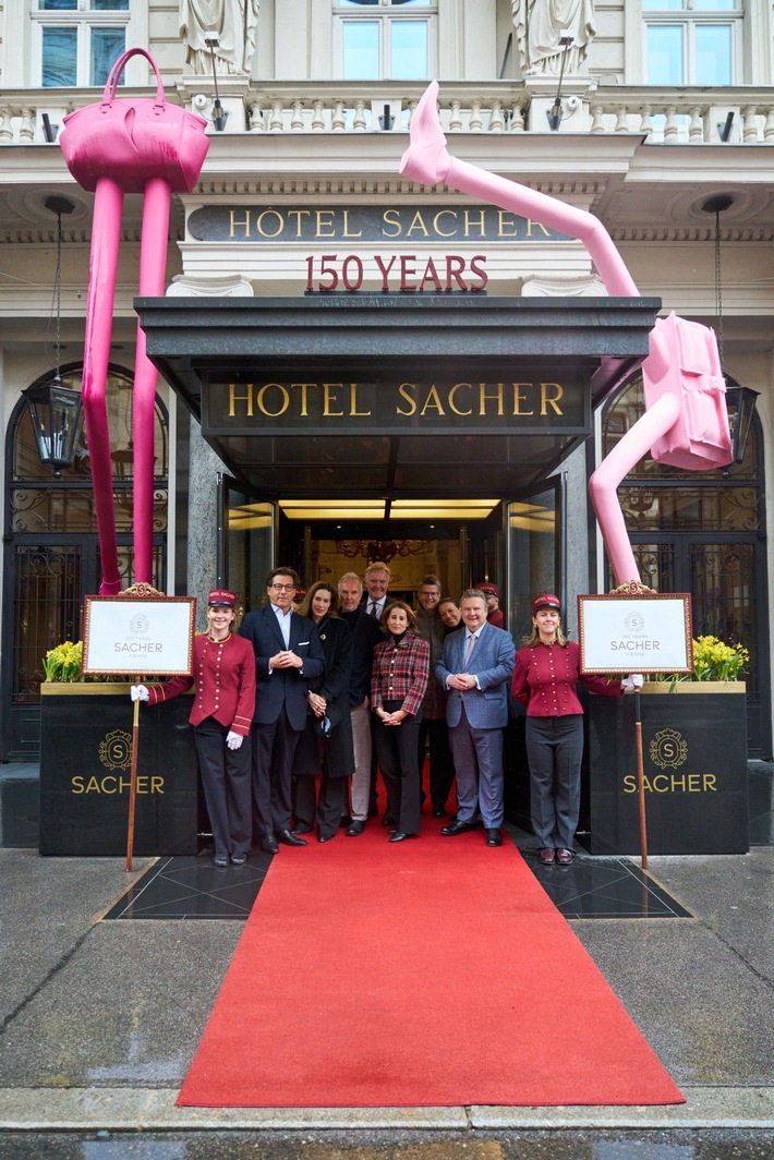 Hotel Sacher Wien feiert 150. Geburtstag - mit Skulpturen von Erwin Wurm