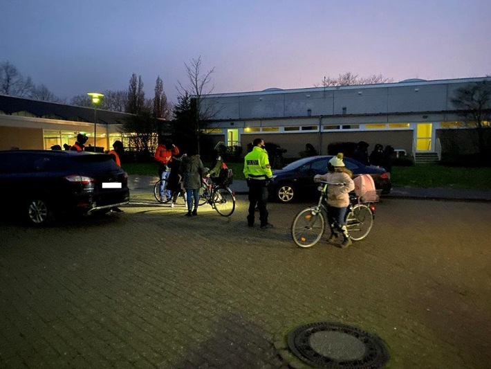 POL-WHV: "Sehen und Gesehen werden!" - Beleuchtungskontrollen in Varel (mit Bildern)