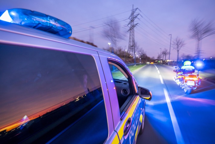POL-ME: Zwei Schwerverletzte nach Alleinunfall - 2609018