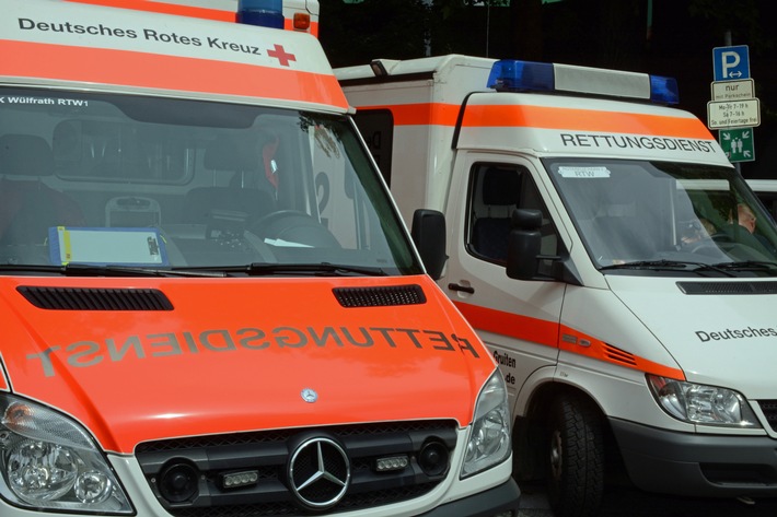 POL-ME: 38-Jährige bei Auffahrunfall schwer verletzt - Monheim am Rhein - 1911057