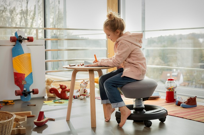 Bildschirmzeit und Bewegungsmangel: Wenn der Schulstart auf den Rücken geht