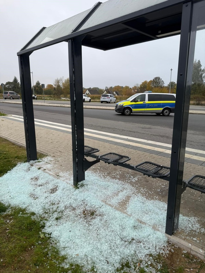 POL-HRO: Scheiben zerstört: Bushaltestelle Ziel von Vandalismus