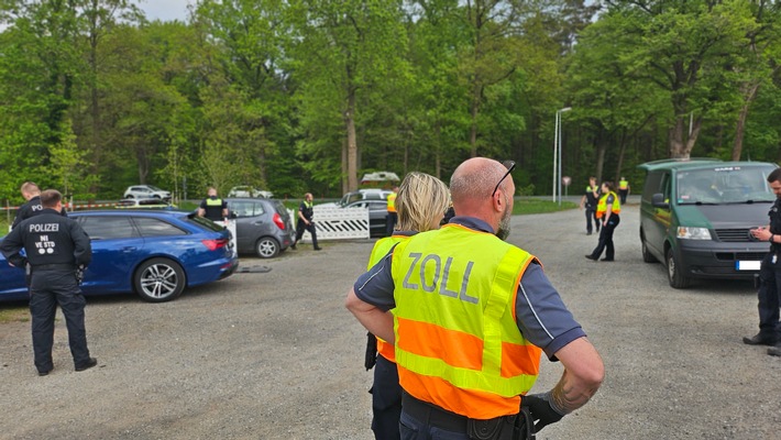 POL-STD: Gemeinsame Verkehrskontrolle mit Einsatzkräften der Polizeiinspektion Stade und dem Zoll - Zielrichtung Verkehrstüchtigkeit - Zahlreiche Verstöße festgestellt