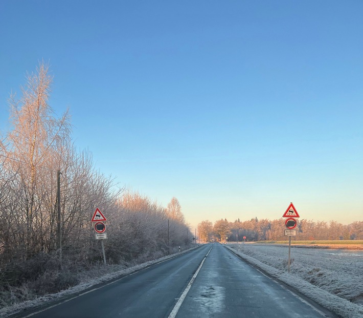 POL-COE: Dülmen, Merfeld, L600/ Schilder besprüht