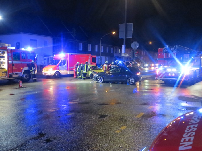 FW-E: Verkehrsunfall, zwei beteiligte PKW, ein Verletzter