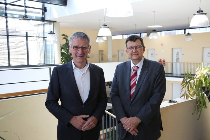 Landtagspräsident Hendrik Hering besucht Universität Koblenz