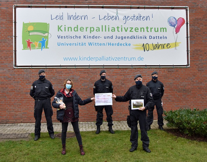 POL-RE: Recklinghausen/Datteln: Polizei-Hundertschaft spendet für schwerkranke Kinder