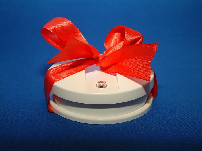 Rauchmelder als Geschenk in den Nikolausstiefel / DFV appelliert: Überraschen Sie Ihre Lieben mit einem kleinen Lebensretter (mit Bild)