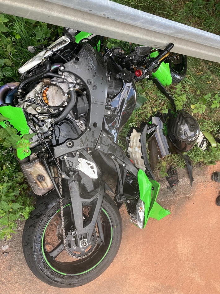 POL-ME: 40-jähriger Motorradfahrer nach Kollision schwer verletzt - Mettmann - 2408033