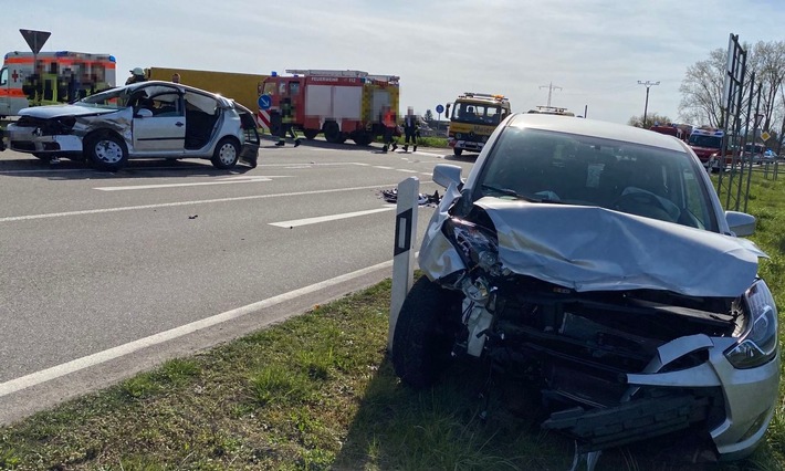 POL-PDNW: Schwerer Verkehrsunfall B39/K6