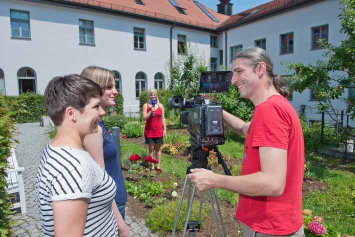 Journalistenausbildung in spannenden Zeiten / Jetzt bewerben: Katholische Journalistenschule ifp bildet Volontäre aus