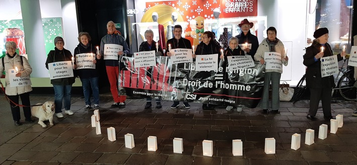 Veillée silencieuse dans toute la Suisse / Des prières et des centaines de bougies pour un Noël sans terreur