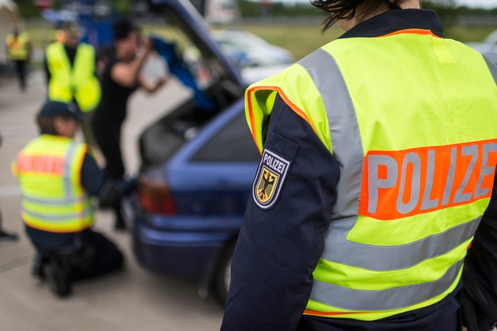 &quot;ZDF.reportage&quot; über Fahnder im Einsatz gegen Schleuser (FOTO)