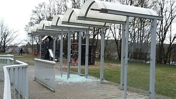 POL-PDKL: erneut Randalierer an Bushaltestelle in Buchholz